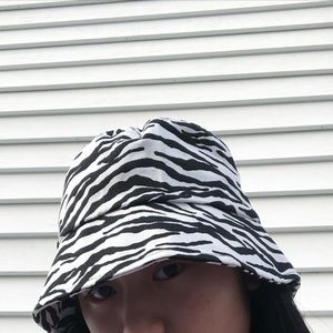 ZEBRA PRINT DENIM BUCKET HAT